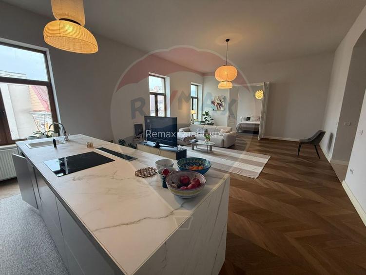 De închiriat Apartament superb în palat istoric – ultracentral, Oradea - 3