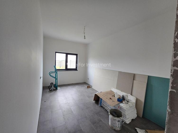 1/2 Duplex pe parter,predare la cheie  , 3 dormitoare, 2 bai, Zona Metro 2, - 5