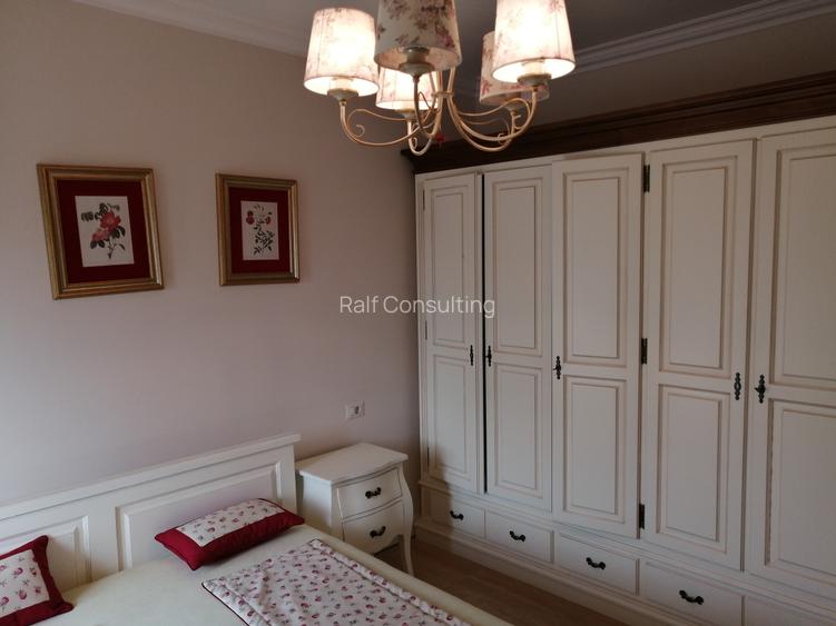 De închiriat.apartamnet de lux în zona centrală, parcare în curte , pentru cuplu - 4