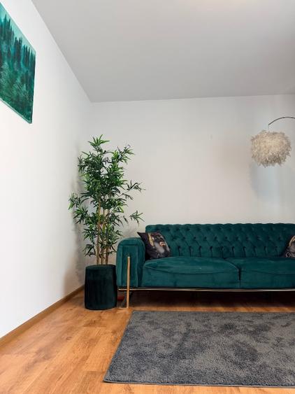 Apartament renovat langa parc și metrou 2 camere plus dressing Drumul Fermei 95