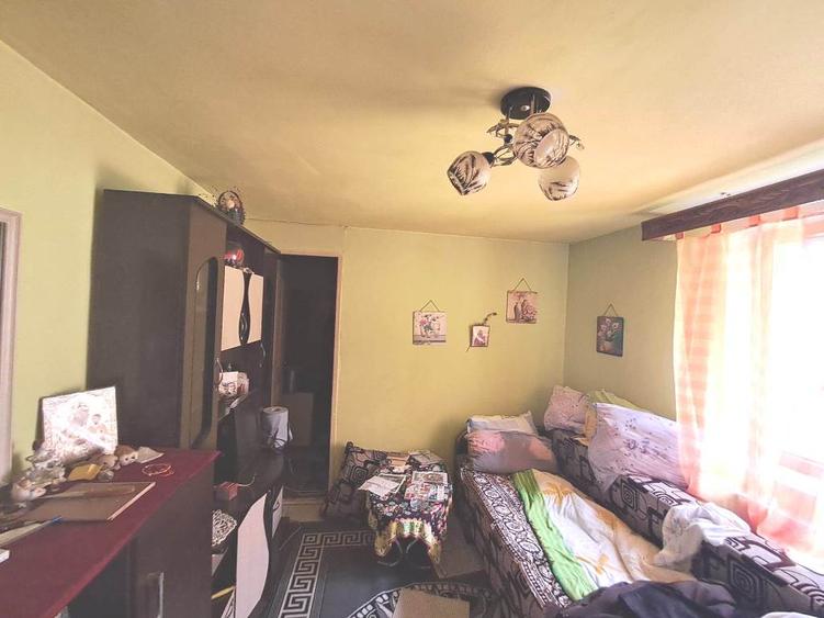Casa singur in curte in Gusterita