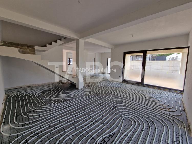 Casa individuala de vanzare cu teren, terasa, garaj si curte Selimbar - 11