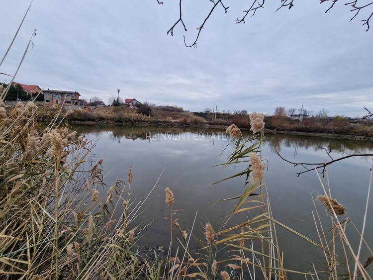 De Vanzare! Teren intravilan cu deschidere la lac - 2