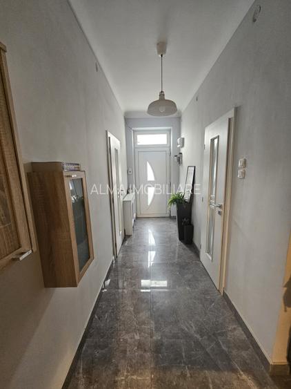 Apartament ultracentral, 80 mp utili, 3 camere, pentru locuit sau birou! - 12