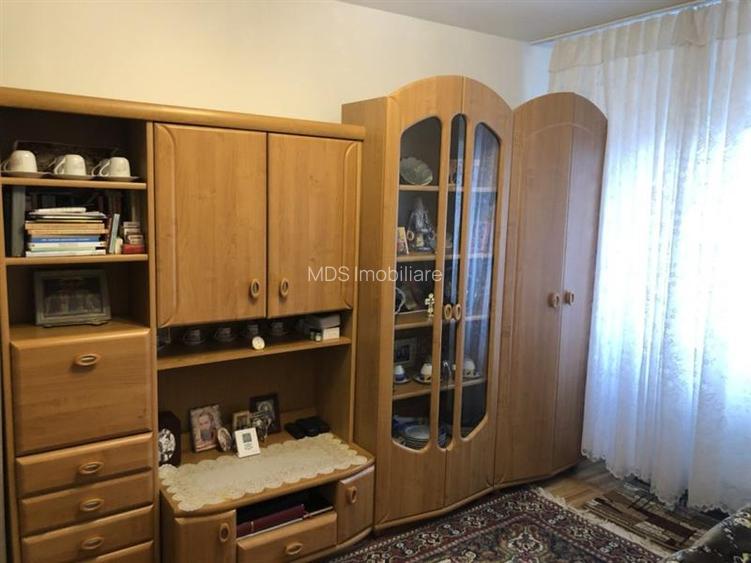 Decomandat cu 2 bai in bloc reabilitat, mobilat si utilat - 2