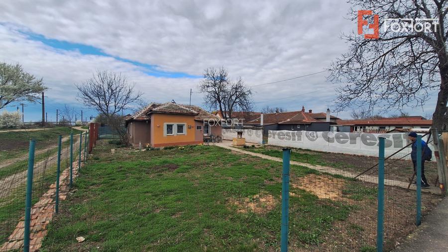 Casa cu 2 camere de vanzare si 403 mp de teren in Ronat - 2