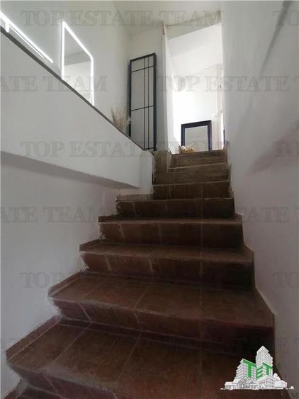 Apartament mansardabil de vanzare