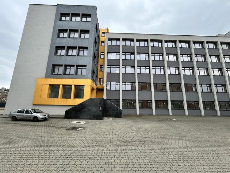 Cladire de vanzare D+P+4 cu 4670mp utili si curte 3650mp la 1280euro/mp  - 2