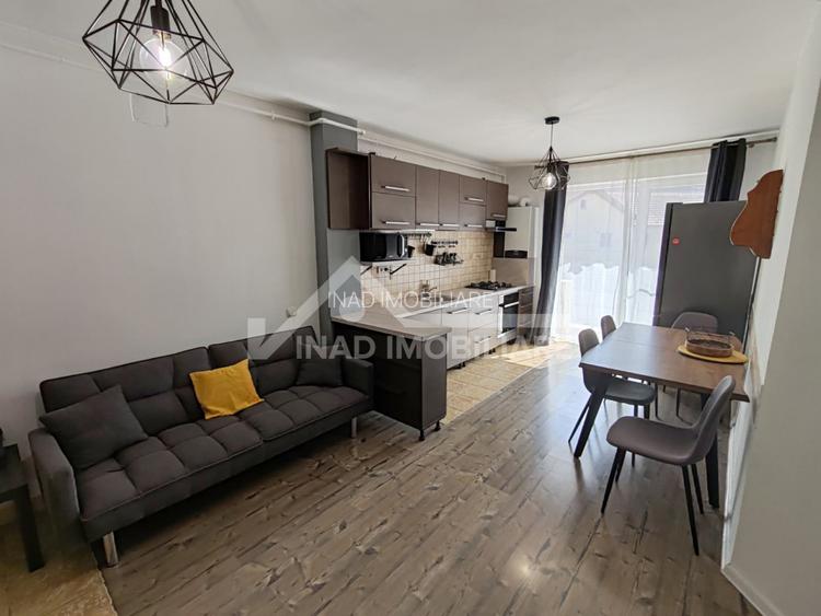 Apartament cu 2 camere+nisa de dormit, balcon, parcare, Str.Florilor - 5