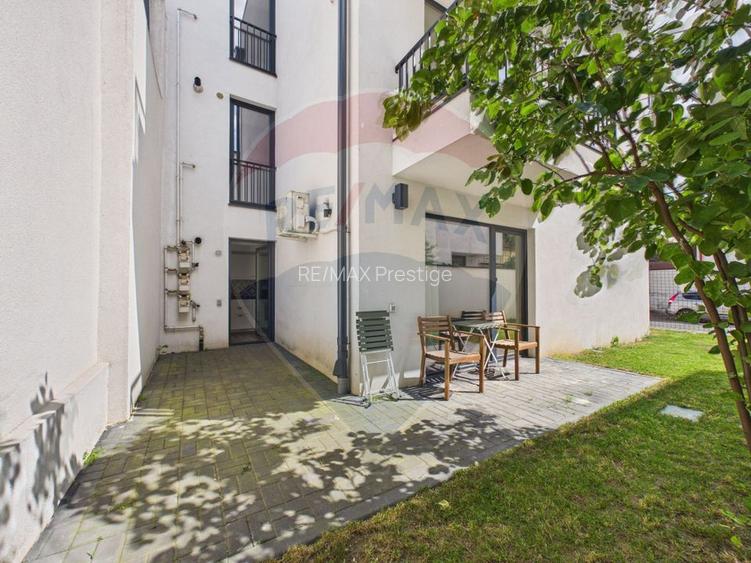 Apartament la parter ce are curte proprie ,  2 camere in Bloc nou - 6