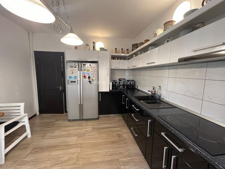 Casa de vanzare , 6 camere , 200 mp , Zona Cetate - 12