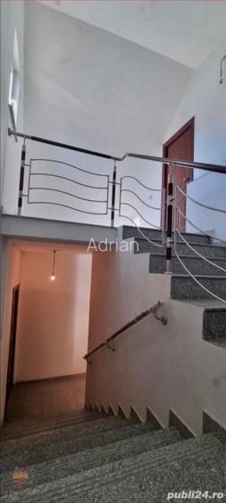 Casă mare cu 2 corpuri în Roznov | 450 mp construiți | Garaj dublu | 110.000 € - 3