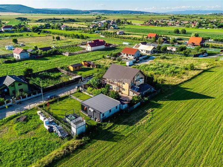 Vila luminoasa, gradina, priveliste panoramica spre munti, Harman, Brasov - 12