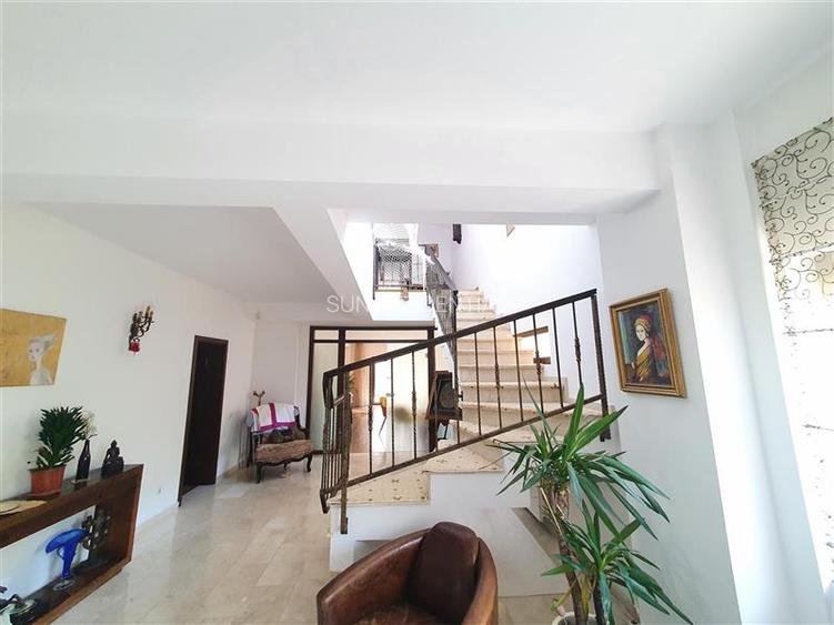 Vila la cheie, cocheta, mobilata-utilata, gradina amenajata - 9