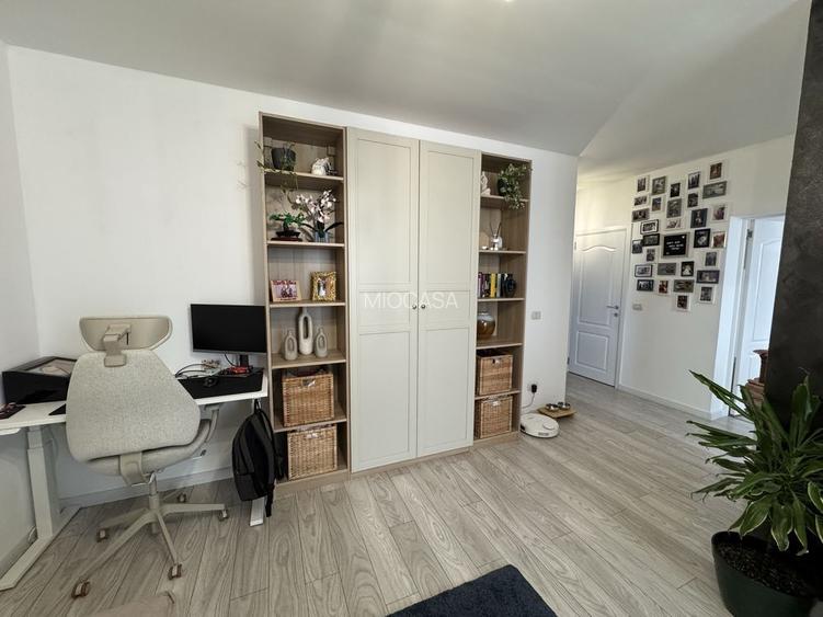 Etaj 1. Decomandat. Mobilat si utilat. 2 Dressinguri. - 2