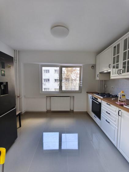 4 Camere + Boxa An Constructie 1983 Zona Universitate - P-ta. Romana - 2