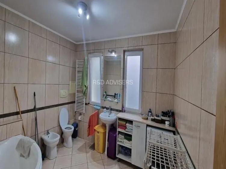 Descoperă Potențialul Casei Spațioase cu 6 Camere în Zona Viilor, București - 10