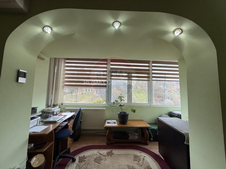 Apartament cu 3 camere de vânzare în Centrul orașului Câmpulung - 5