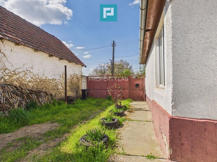 Casă cu 3 camere și 1047 mp în Peregu Mic - 3