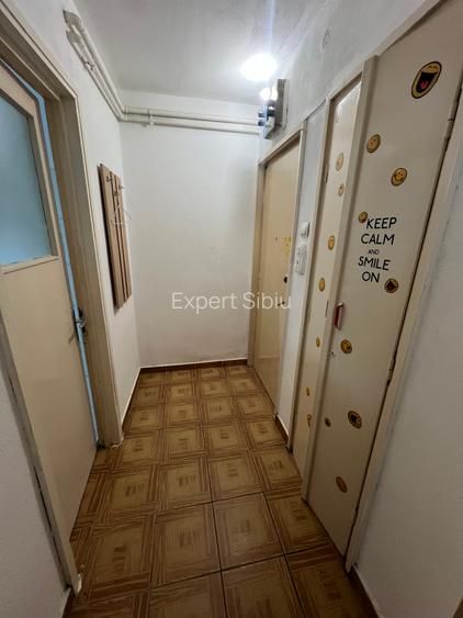 INCHIRIEZ apartament 2 camere semidecomandat,zona Centrala - 10