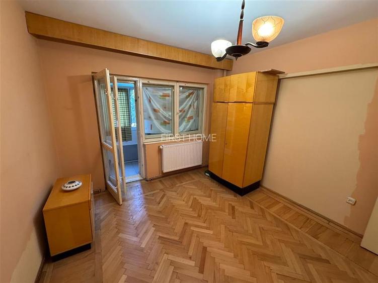 Apartament 3 camere, etaj 1, zona Garii , decomandat, parcare - 8