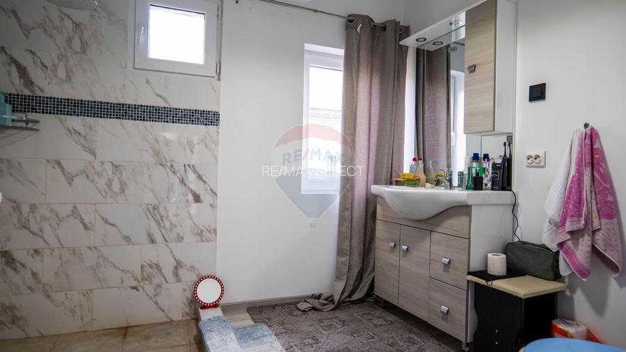 Vanzare vila si spațiu comercial, gradina si garaj-zona Corbii Mari - 9