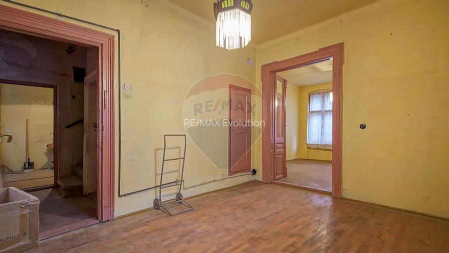 Vilă pe str Alexandru Ioan Cuza, 10 camere, S + P + E, teren 282 mp - 14