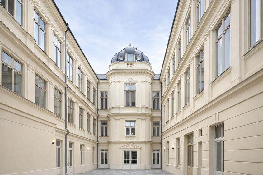 Clădire istorică – fost hotel emblematic în Centrul Istoric - 8