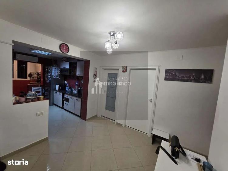4 camere - 80 mp - 2 balcoane –  bloc 1982 METROU Aparatorii Patriei - 6