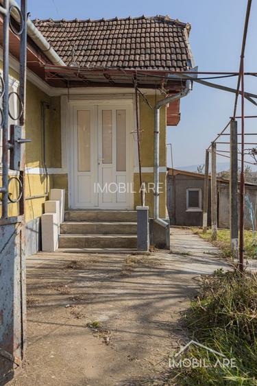 Casă spațioasă cu potențial de renovare și personalizare, în Viișoara - 2