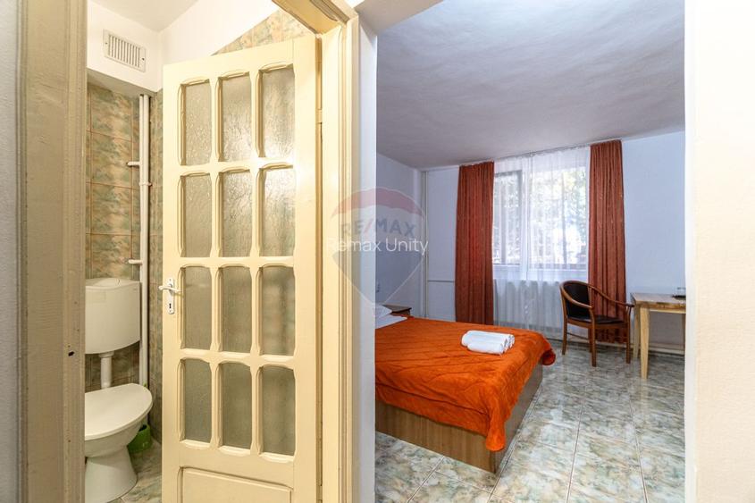 Casă / Vilă cu 20 camere de vânzare în Timisu de Jos, DN1, Brasov - 32