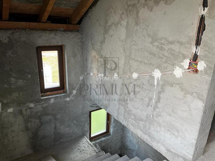 Casa la rosu - toate utilitatile - zona foarte buna - 3