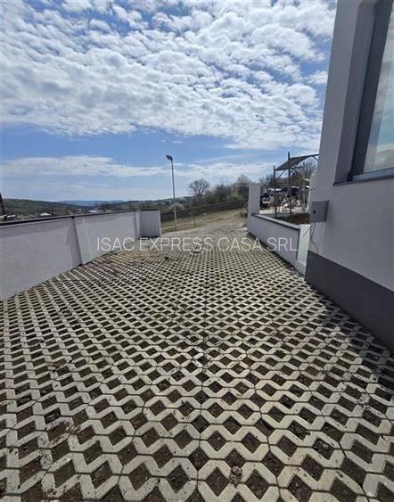 Proprietate exclusivista, cu vedere spre lac, zona Aroneanu Sorogari - 9