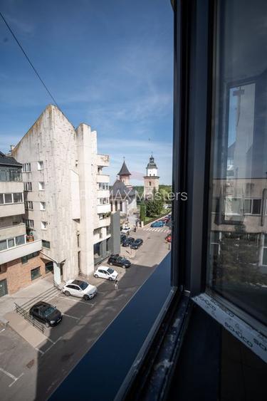 Apartament cu 4 camere de vânzare în zona Central - 6