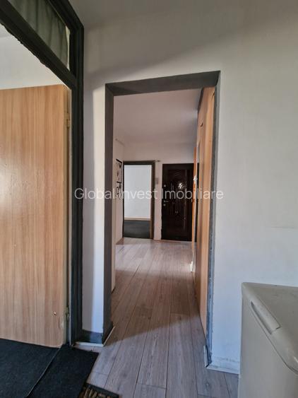 Navodari( Sud, Str Rândunelelor)- 2 camere decomandate, etaj 3/4, liber - 19