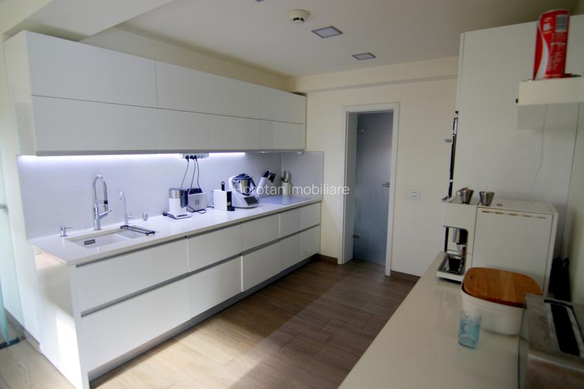 Casa cu piscina, eficienta energetic - 8