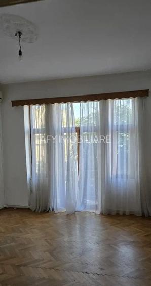 De vanzare Ap. 3 camere,pod, subsol in Vila, Hala Traian, sect. 3 - 3