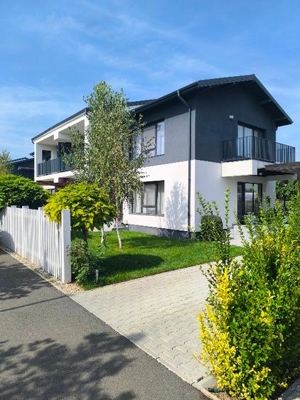 Casă de vânzare tip duplex
