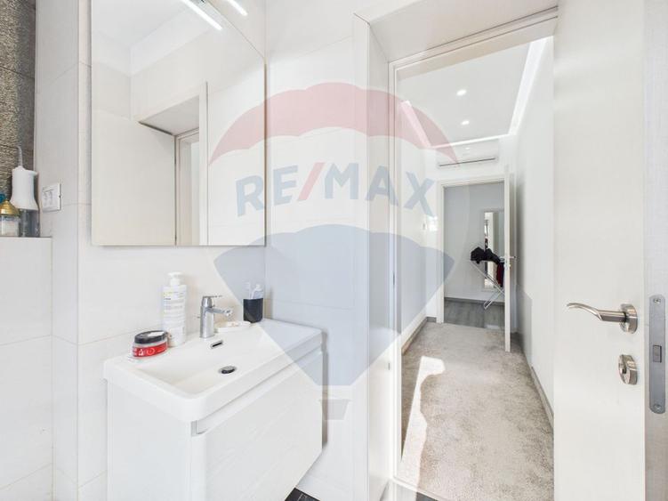 Apartament de vanzare - 3 camere 102mp + Terasa cu foisor 45mp