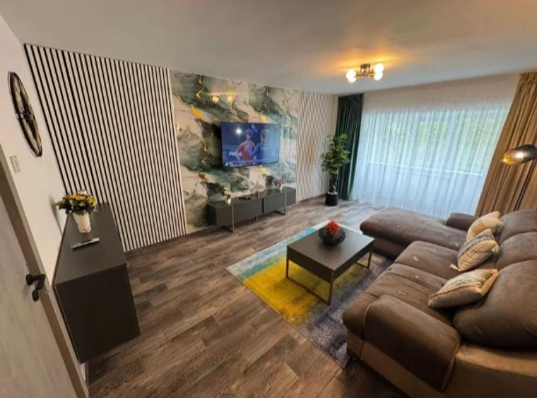 Unirii METROU,DECOMANDAT,BALCON,MOBILAT,UTILAT,PARCARE,FINISAJE MODERNE