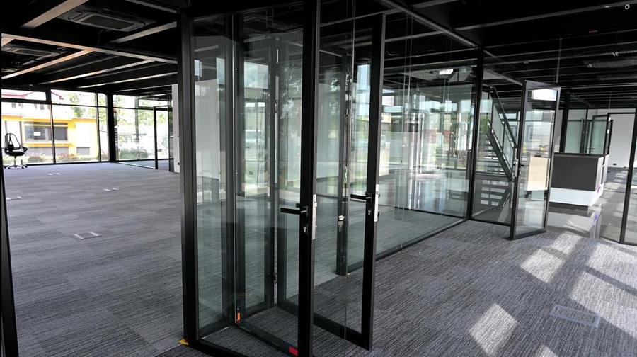 Clădire de Birouri Premium de Închiriat în Suceava | 1.398 mp Uti