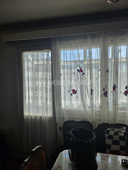 Titan, strada Liviu Rebreanu, langa Mega Image si Bebe Tei - 8