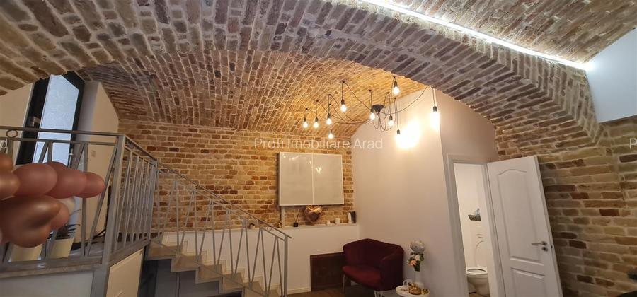 Spatiu langa Primarie pt. prestari servicii, birou, cabinet, salon - renovat - T - 11