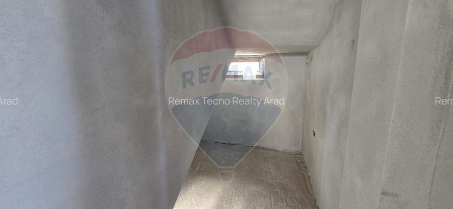 CASA CU ETAJ DE VANZARE LA GRI LA 12 KM DE ARAD ZIMANDUL NOU - 15