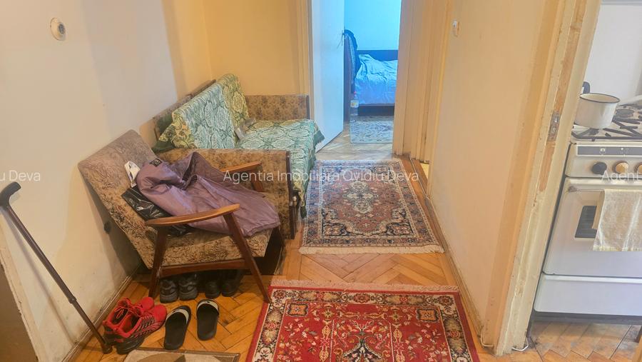 Vand apartament 2 camere decomandat in Deva, pe Bld. Balcescu, etaj 1 - 4