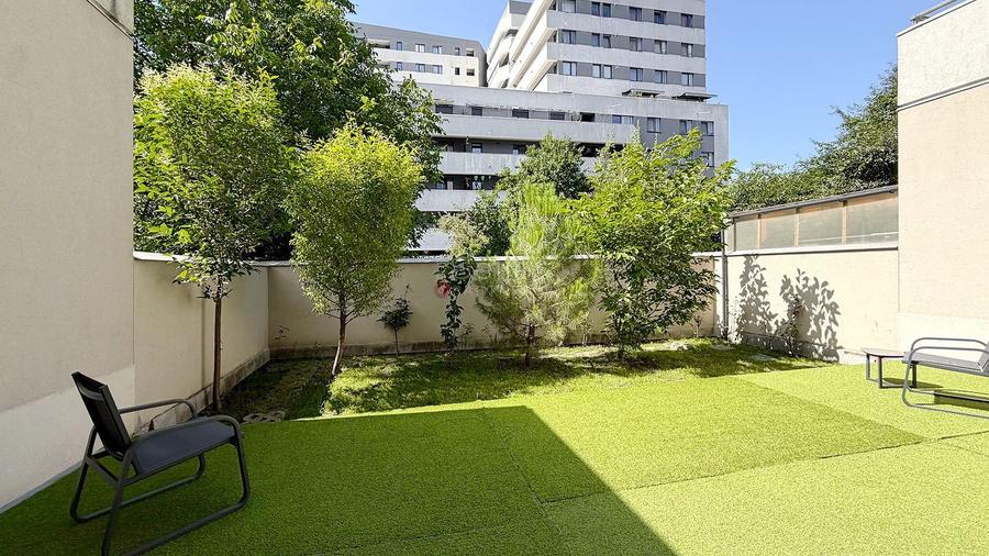 Zona Linistita Terasa Suprafata Generoasa