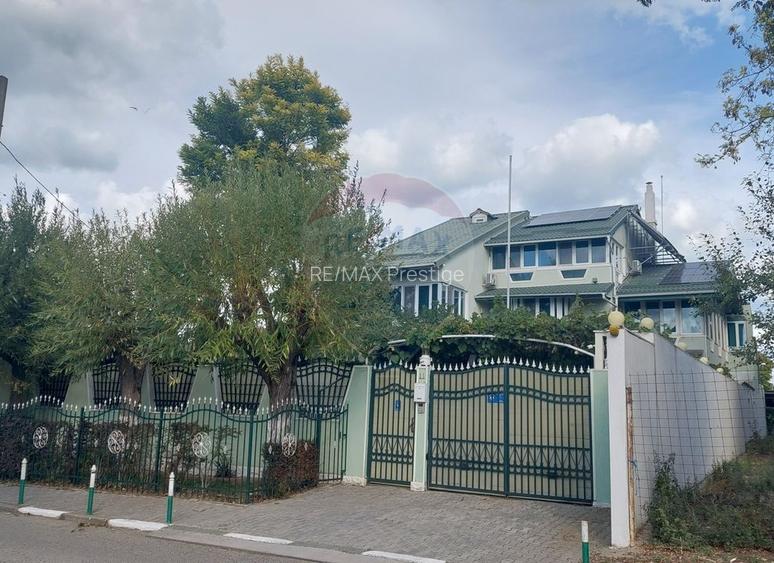 Casă / Vilă cu 10 camere de vânzare în zona Central - 2