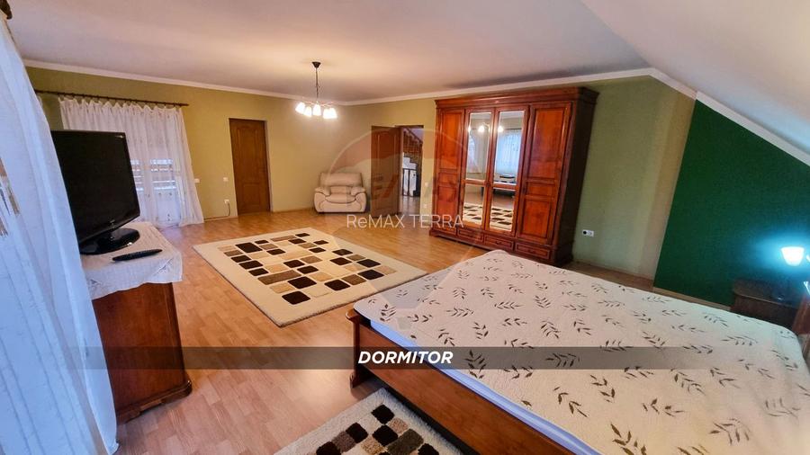 Casă / Vilă de lux cu 2 garaje, 10 camere de vânzare în BAIA MARE - 24