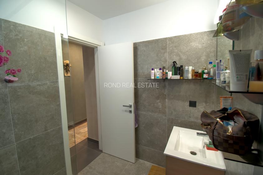 LOCUINTA PRIMITOARE, COMPLET MOBILATA SI UTILATA - 12