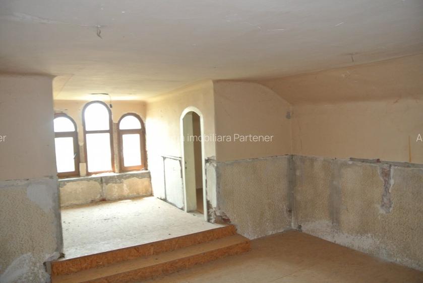 Proprietate Bascov, teren 13.500mp + 2 constructii (36 camere) - 16